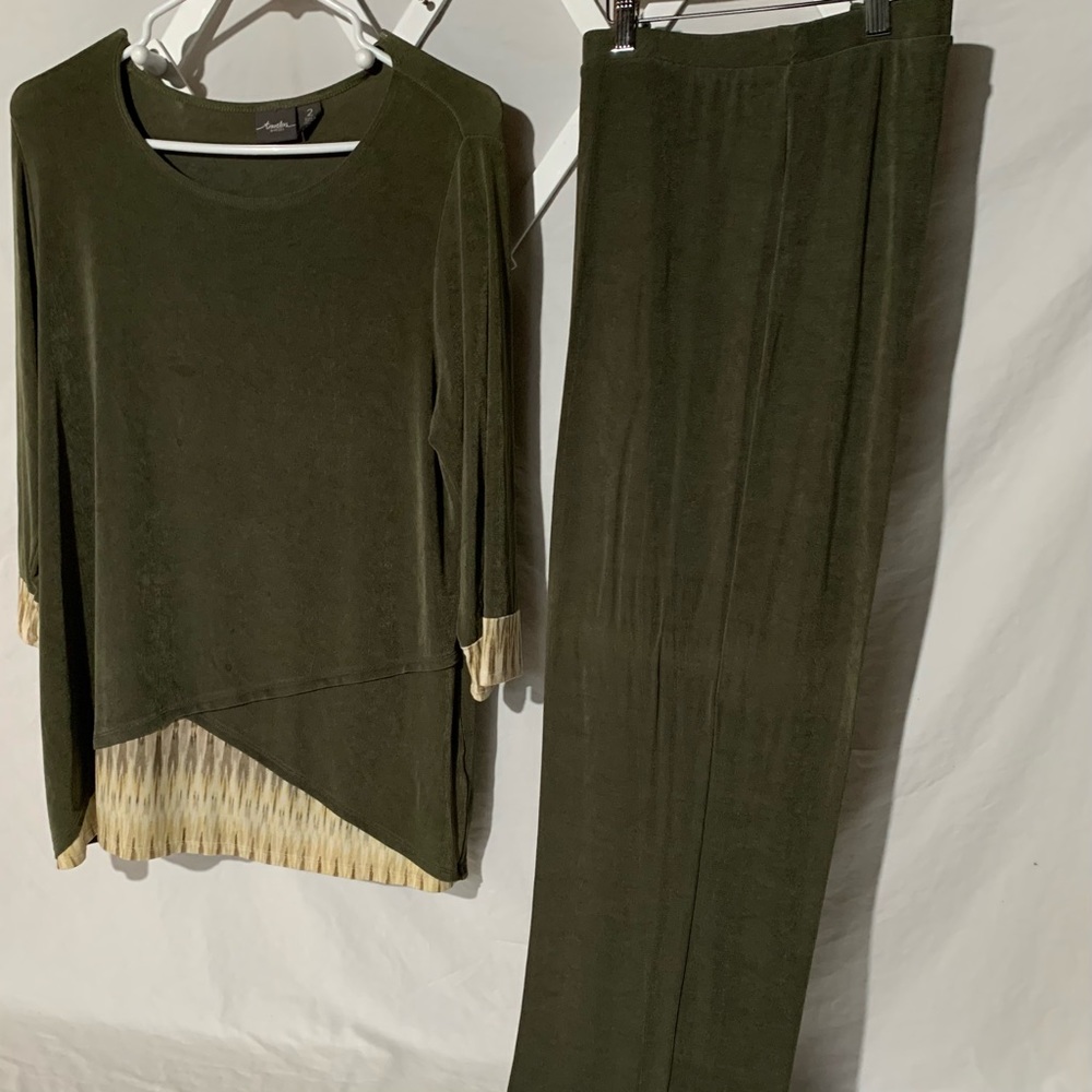 Chico’s 2 piece set.